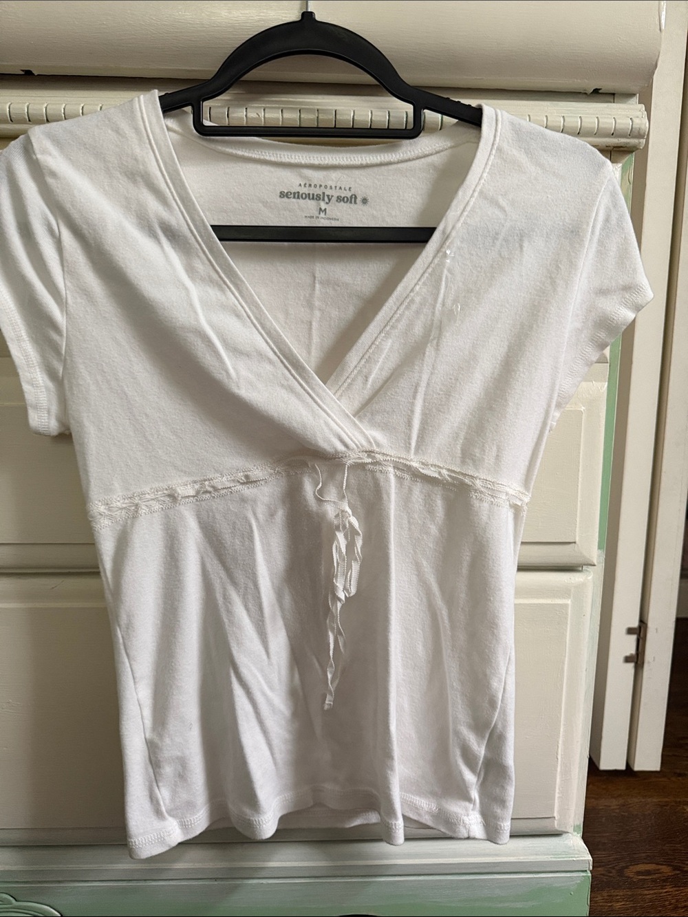 Aéropostale White Wrap-Front Tee